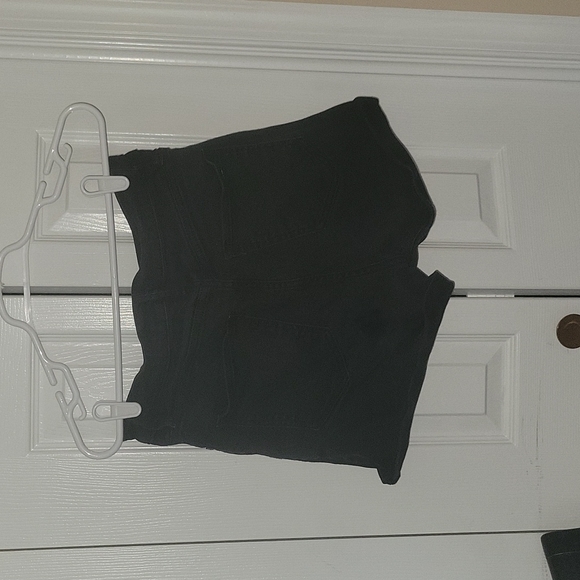 Hot Topic Denim High Rise Shorts - Picture 3 of 4